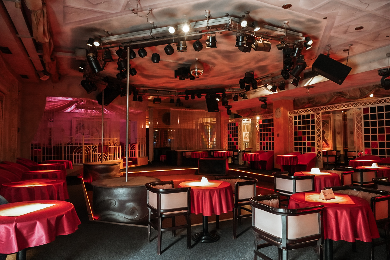 Josephine Club — Nightlife esclusiva nella Riviera del Conero